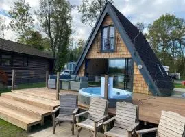 Widgeon Bespoke Cabin is lakeside with Private fishing peg, hot tub situated at Tattershall Lakes Country Park