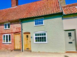 Romantic* Castle on the Hill Cottage *Framlingham, hotel with parking in Framlingham