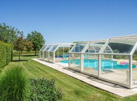 Nice home in Concourson sur Layon with WiFi, 2 Bedrooms and Heated swimming pool, hotelli kohteessa Concourson-sur-Layon