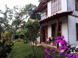 Casa de campo de Recreo, clima cálido, a 90 minutos de Medellín, cerca de la Represa de Porce, hotel in Gómez Plata