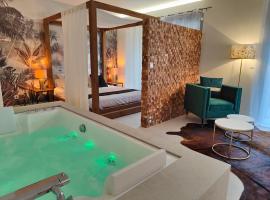 Suites JM - Le temps d'une Escale (Jacuzzi & Vue Mer), luxury hotel in Hyères