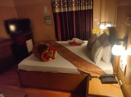 Mid city hotel and banquet, hotel di Hisār