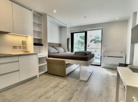 Holiday studio apartment near the beach and city centre, готель у місті Гібралтар