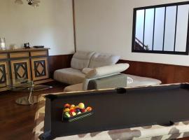Résidence de Suzanne Gîte avec sauna privatif, икономичен хотел в Brommat