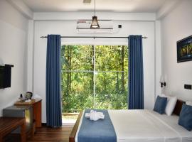 Forest Edge Safari Villa، فندق في اوداوالاوي