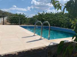 Casa Rural Canchal Madroñeras ***, holiday home in El Torno