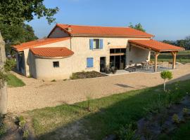 CHEZ LE DAMIAN، فندق في Neuville