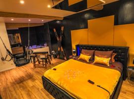 La loveroom bdsm grassoise "La chambre des désirs", hótel í Grasse