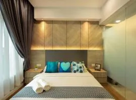 Designer Suite Apartment Seaview 10pax Families Suite