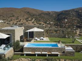 Heliades Villas Suite with private pool, hotel dengan parkir di Andros