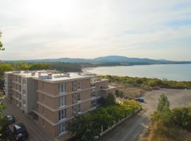 Santa Maria Apartments: Ahtopol şehrinde bir otel