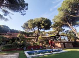 Villa Maresme & Villa Rosa, hotel with parking in Mataró