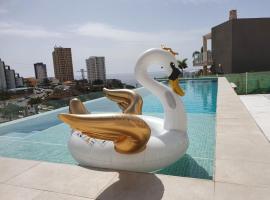 Villa Nirvana - Luxury Villa with Heated Pool, hotell i Playa Paraiso