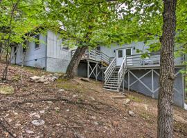 Vintage Massanutten Resort Villa with Deck!, maison de vacances à McGaheysville