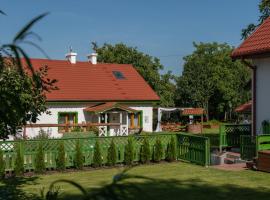 Zielony Domek w Nartach - Mazury, hotel para famílias em Narty
