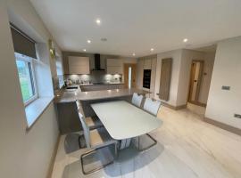 Lux Cottage, holiday home in Blackburn