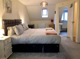 Entire 4 Bed Townhouse, hotell i Exeter