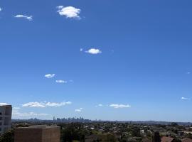 Hurstville New apartment with city view, viešbutis su vietomis automobiliams Sidnėjuje