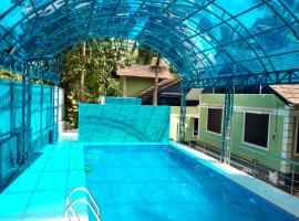 NARMADA HOMESTAY Ganga, hotel med pool i Perintalmanna