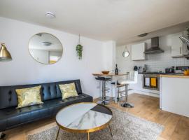 Cosy flat in Free Parking Area, Next to Bus Stop, strandleiga í Brighton & Hove