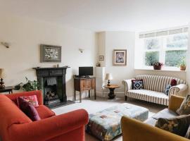 SUNNYSIDE APARTMENT - Spacious 2 Bedroom Ground Floor with Free Parking In Kendal, Cumbria, hotell i Kendal