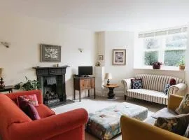 SUNNYSIDE APARTMENT - Spacious 2 Bedroom Ground Floor with Free Parking In Kendal, Cumbria