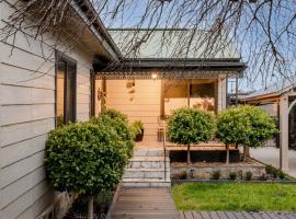 The Weeping Elm - Large and Spacious, hotel in Albury