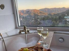 Aprosmeno Jacuzzi House 1, villa in Agros