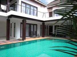 Вилла 3 спальни личный бассейн by IBG Property, отель с бассейном в городе Ban Pak Lak