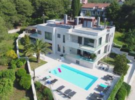 Villa Valsavia-apartment Monsena with pool and SPA, hotel in Rovinj