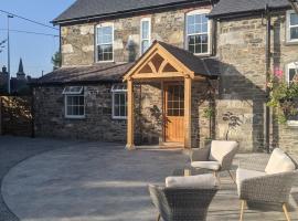 Cambrian House B & B, hotel with parking in Carno