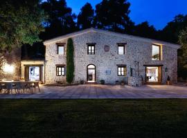 Masia Ventanell Luxury villa near Barcelona, ξενοδοχείο με πισίνα σε La Llacuna