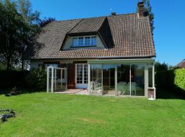 Maison calme avec jardin, Petit-Caux, hotel conveniente a Bracquemont