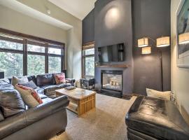 Modern Mammoth Lakes Condo Ski, Hike, and More!, Golfhotel in Mammoth Lakes