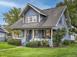 Historic Cumberland Home on Beaver Dam Lake!, hotel in Cumberland