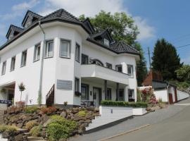 Gästehaus Ballmann, מלון בRockeskyll