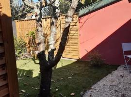 Un jardin en ville: Talence şehrinde bir otel