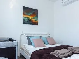 Amphora Luxury Apartment with FREE private Parking and cozy Balcony