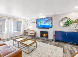 LuxuryTownhome.3Blks2Beach.E-Bikes.75”4kTV, ξενοδοχείο σε Huntington Beach