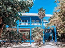 Vacation Home Blue Lotus- Gold Standard Certified, hotel di Caye Caulker