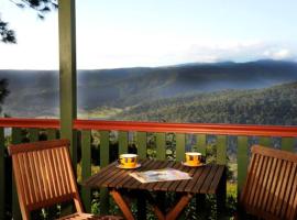 Clouds Chalet, hotell i Beechmont