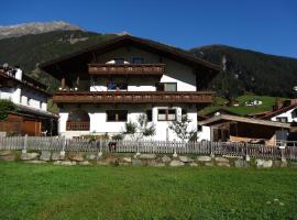 Ferienwohnung Bergblick, hotell i Gries im Sellrain