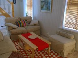 Private House with Private Garden, hotel cerca de Aeropuerto de Isafjordur - IFJ, 