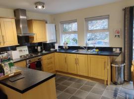 The Cobbler Cottage - Loch Lomond and Arrochar Alps, holiday home in Arrochar
