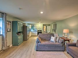 Newly Renovated Penn Yan Apartment Less Than 1 Mi to Lake!, hôtel à Penn Yan