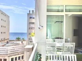 Luxurious 2 Bedrooms Apartment, 30 meter from beach