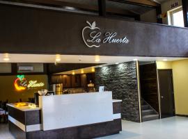 La Huerta Inn & Suites、Cuauhtémocのホテル