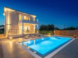 Artemon New Luxury Villa