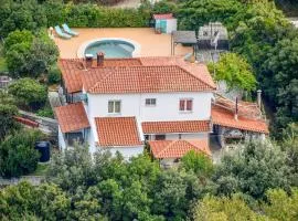 VILLA MITZELOS