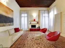 Ca’ Amalia San Marco Venetian Apartment M027042932
